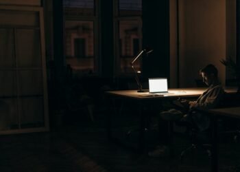 Ëndrrat realizohen duke filluar me punë, jo duke vazhduar me gjumë